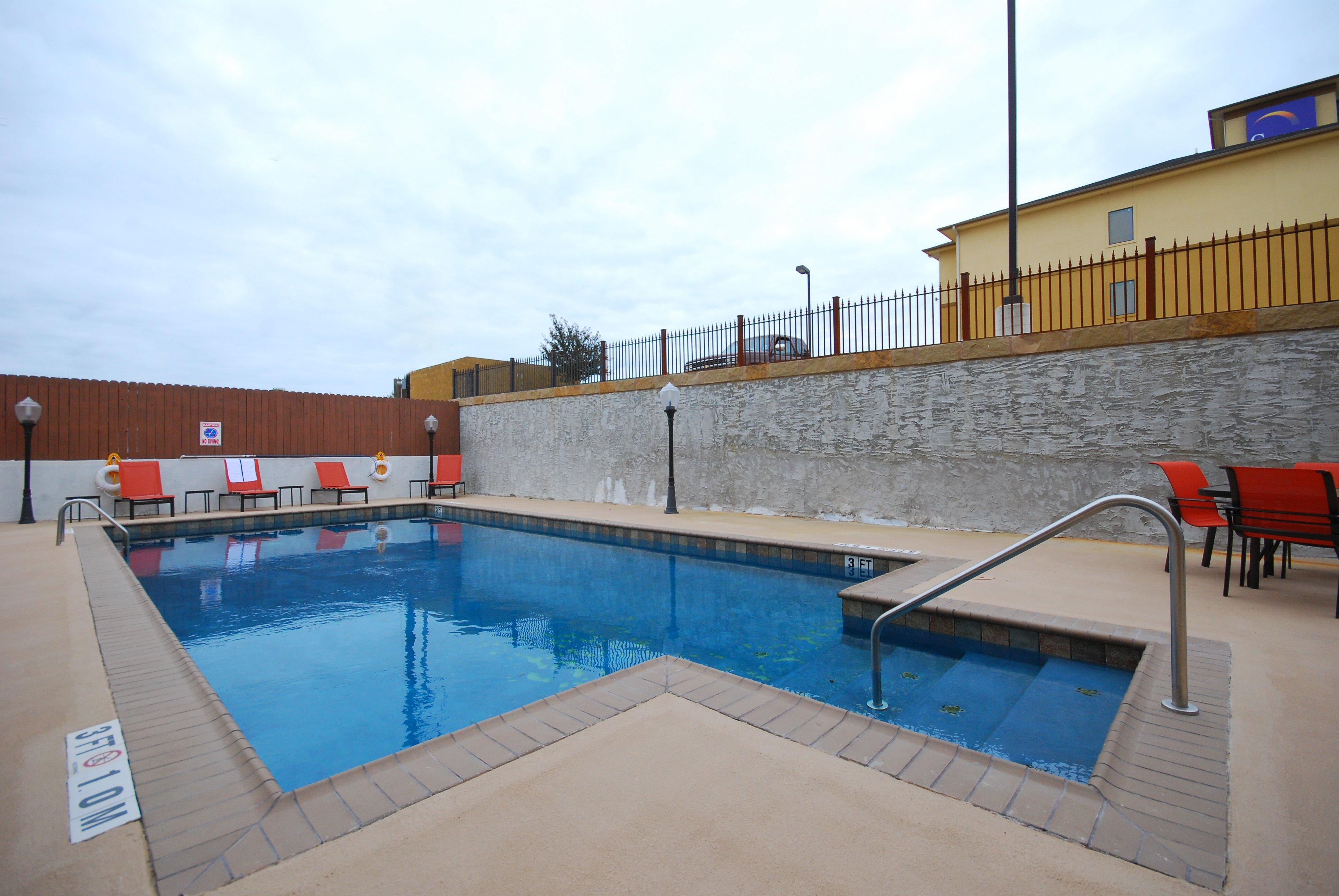 Holiday Inn Express & Suites Gonzales By Ihg Exteriör bild