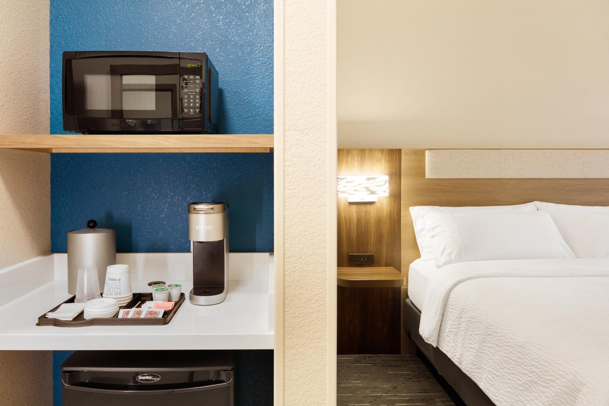Holiday Inn Express & Suites Gonzales By Ihg Exteriör bild
