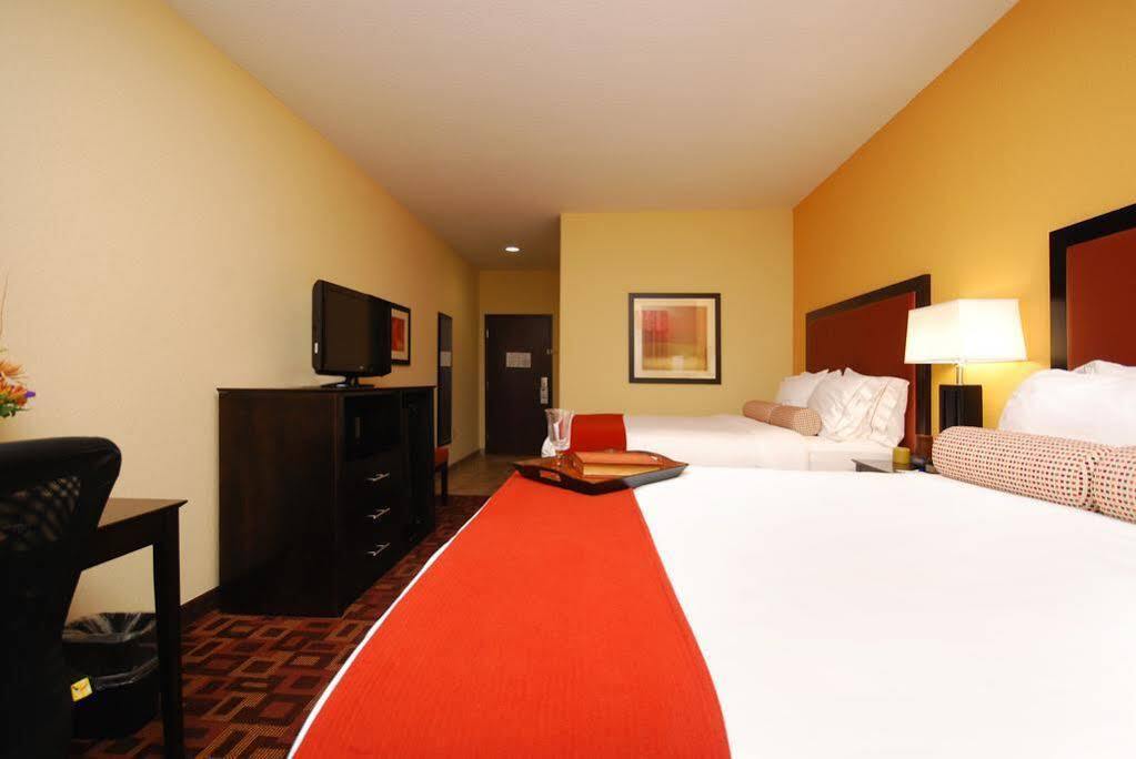 Holiday Inn Express & Suites Gonzales By Ihg Exteriör bild